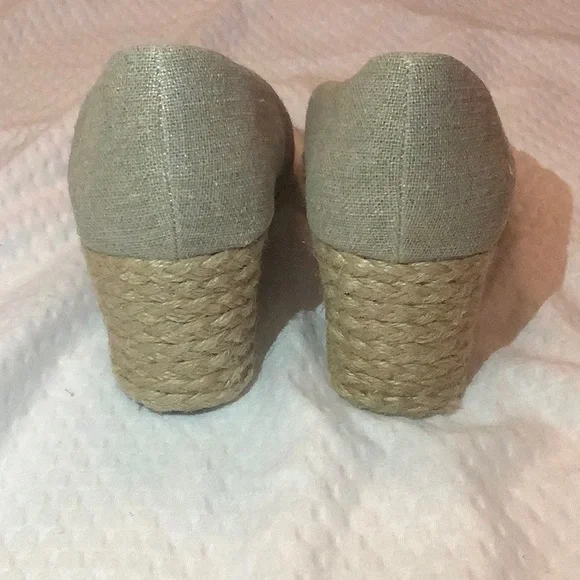 Adrienne Vittadini Bailee Linen Espadrilles EUC - Picture 8 of 9